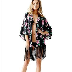 ✨HP✨FLORAL FRINGE KIMONO✨ 
